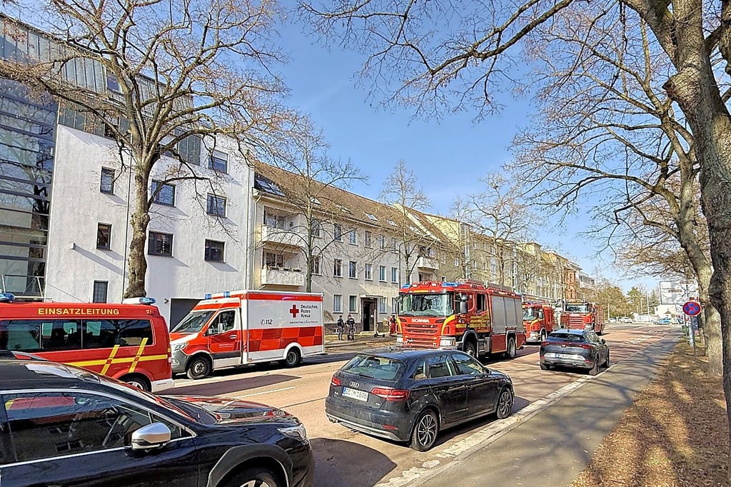 Ein ausgelöster Rauchmelder hat am Freitag, 27. Februar, zu einem Feuerwehreinsatz in der Dessauer Gropiusallee geführt.  