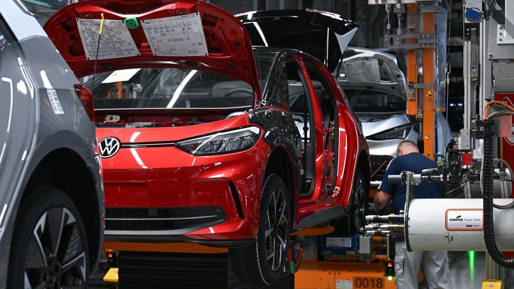 Die Autofabrik von Volkswagen in Zwickau ist auf den Bau von Elektrofahrzeugen spezialisiert. (Archivbild)