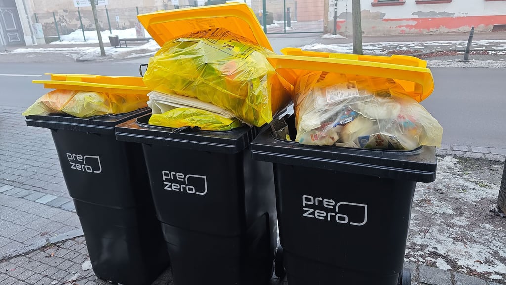 Seit Jahresbeginn wird Verpackungsmüll in Mansfeld-Südharz in der Gelben Tonne gesammelt, bis Ende März werden zusätzlich auch Gelbe Säcke mitgenommen. Vielerorts sind die bereitgestellten Tonnen aber zu klein.&nbsp;