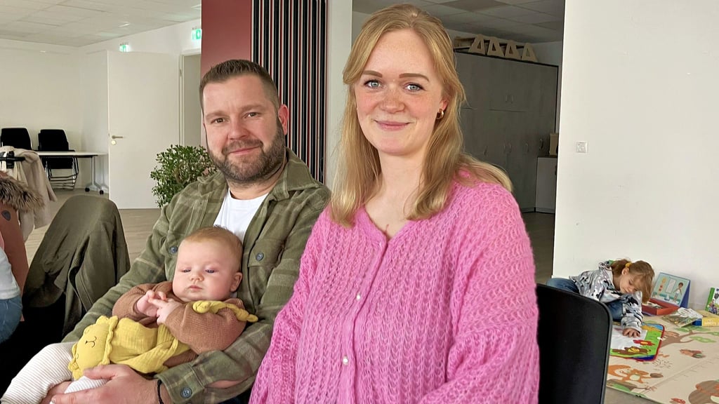 Die Eltern Frank Rehor  und Marie Schultze aus Sandersdorf mit ihrem kleinen Tommi beim "Hello Baby"-Treffen.