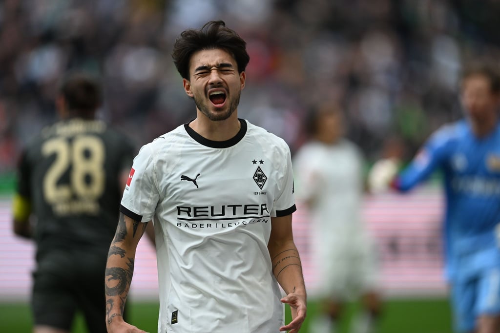 Auch Gladbachs Castrop traf das Tor nicht.