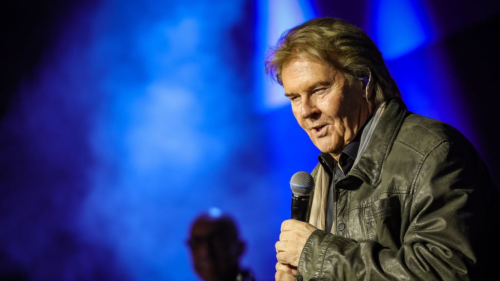 Als frisch gekürter Album-Charts-Spitzenreiter auf der Bühne: Howard Carpendale.