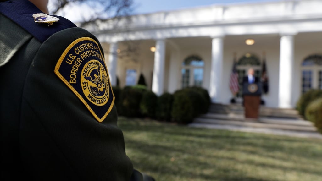 Nach dem ungeklärten Tod eines Migranten in Buffalo sieht sich das Heimatschutzministerium erneuter Kritik ausgesetzt.