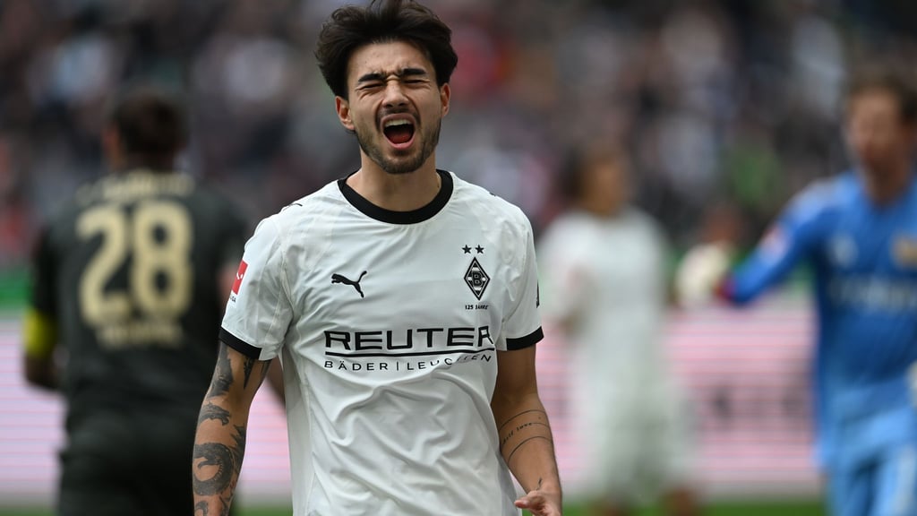 Auch Gladbachs Castrop traf das Tor nicht.