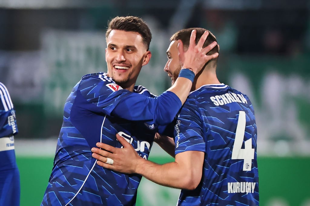 Dejan Ljubicic (l) traf spektakulär zum Ausgleich.