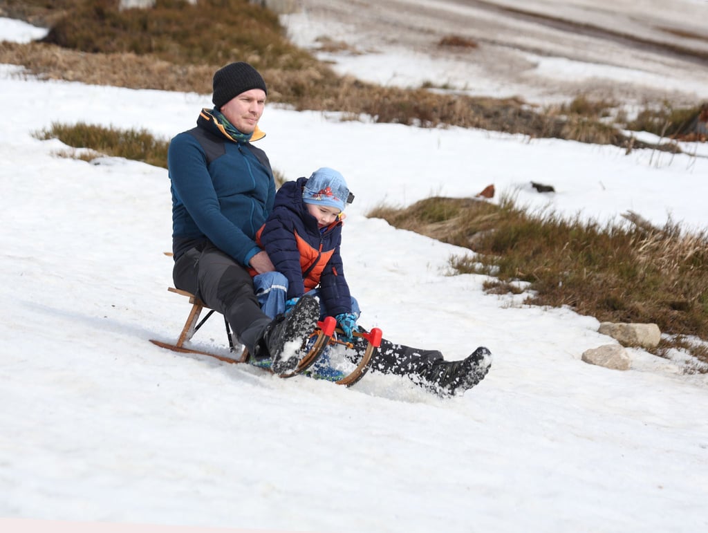 Rodeln ist an einigen Stellen am Wurmberg im Harz noch möglich.