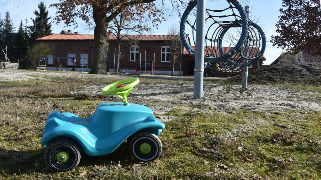 Die Kita „Eichkätzchen“ in Zobbenitz: Wegen statischer Mängel am Dachstuhl eines Gebäudeteils wurden Bereiche der Einrichtung gesperrt. Derzeit besuchen 13 Kinder die Einrichtung. 