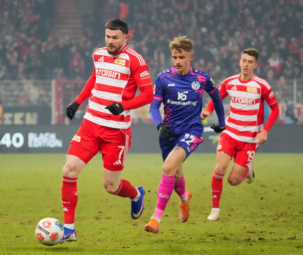 Oliver Burke (l.) soll für Union Berlin in Mönchengladbach stürmen, Janik Haberer (r.) hofft noch auf einen Einsatz. (Archivbild)