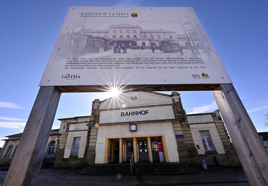 Olaf Behr vom Fahrgastverband Pro Bahn Thüringen hofft zu den Bahnhofssanierungen auf eine grundsätzliche Lösung auf Bundesebene.