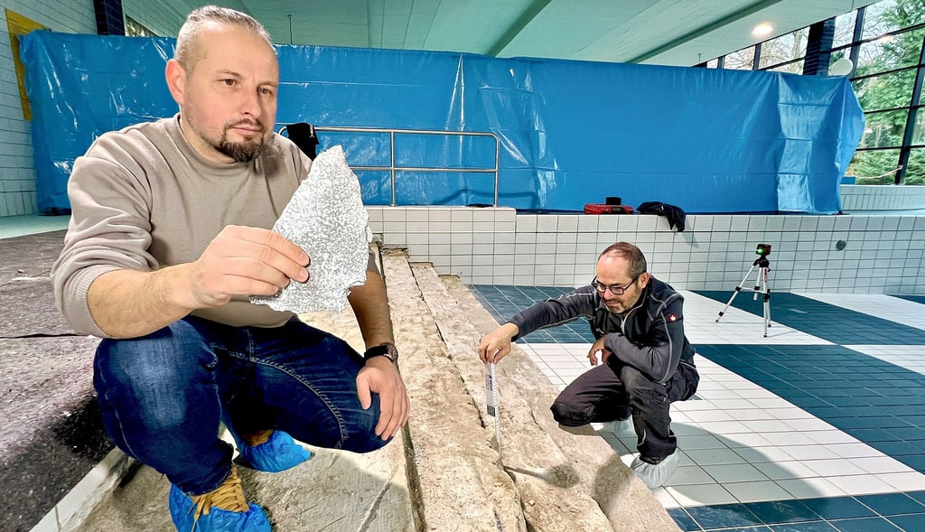Nach der letzten großen Sanierung 1998 häufen sich die Reparaturen im Hallenbad, wie hier zuletzt an der Treppe des Nichtschwimmerbeckens.