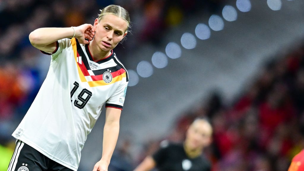 Fehlt wegen einer Muskelverletzung: Bayern-Stürmerin Klara Bühl. (Archivbild)