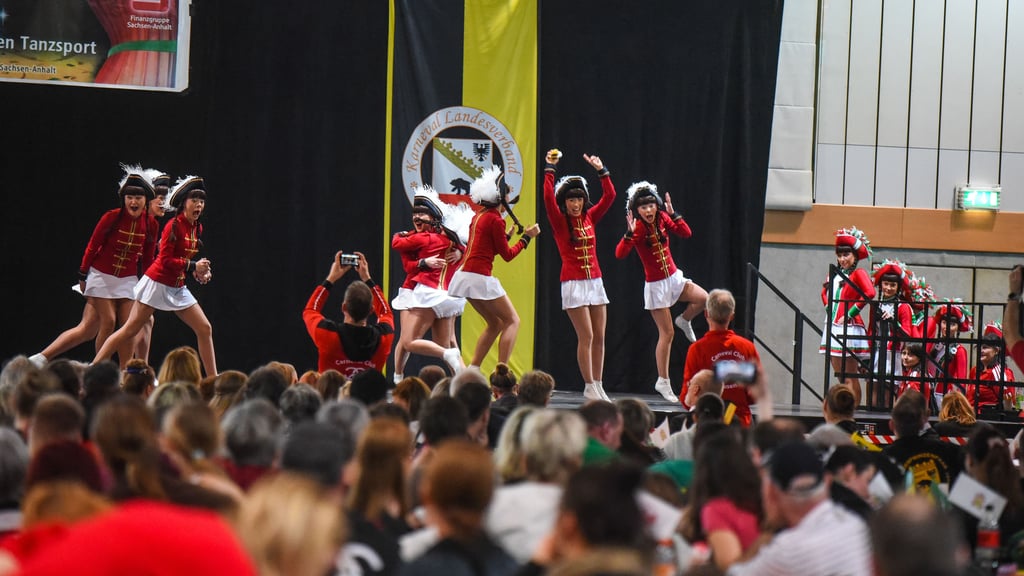 Die Petrigarde vom Carneval Club Obhausen nach der Wertung