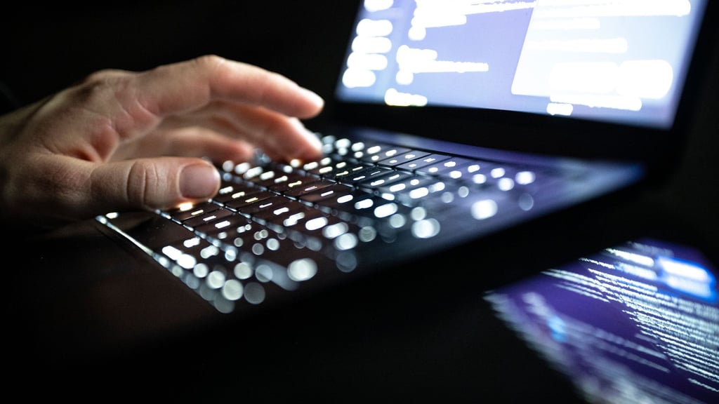 In der Industrie war der Studie zufolge 2025 etwa jede achte Firma von Cyberangriffen betroffen. (Symbolbild)