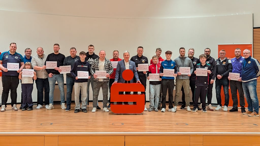 Zahlreiche Sportler konnten im Sparkassen-Schiff in Staßfurt zur Ehrung begrüßt werden.