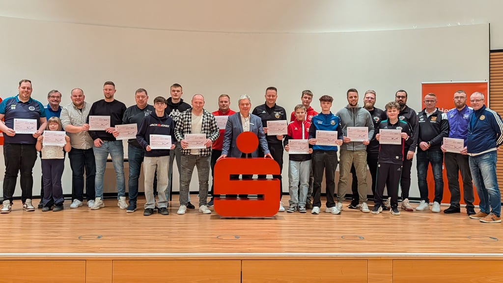 Zahlreiche Sportler konnten im Sparkassen-Schiff in Staßfurt zur Ehrung begrüßt werden.