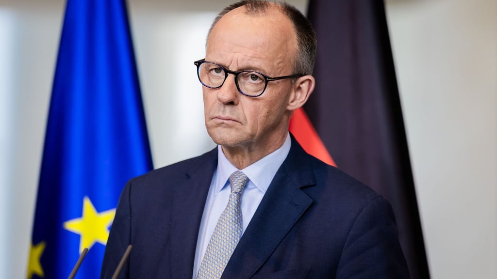 Bundeskanzler Merz gehört zu denen, die die Angriffe des Iran verurteilen.