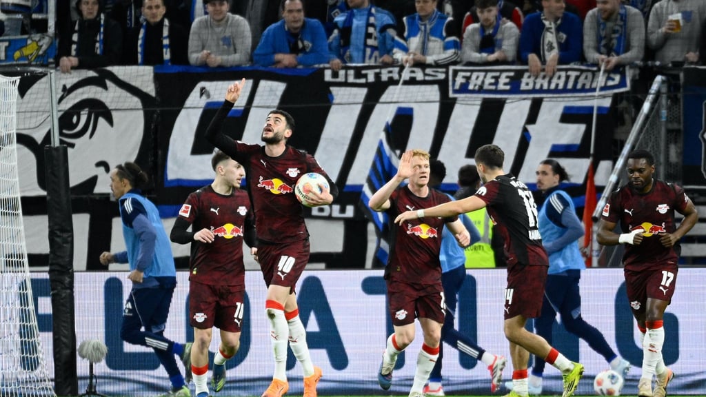 Rômulo (RB Leipzig) jubelt nach seinem Tor zum 1:1.