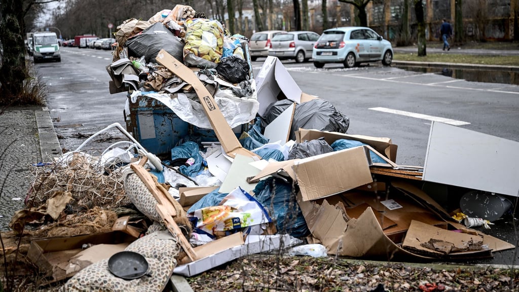 Viele Menschen in Berlin finden es normal, ihren Müll einfach auf die Straße oder den Bürgersteig zu werfen.