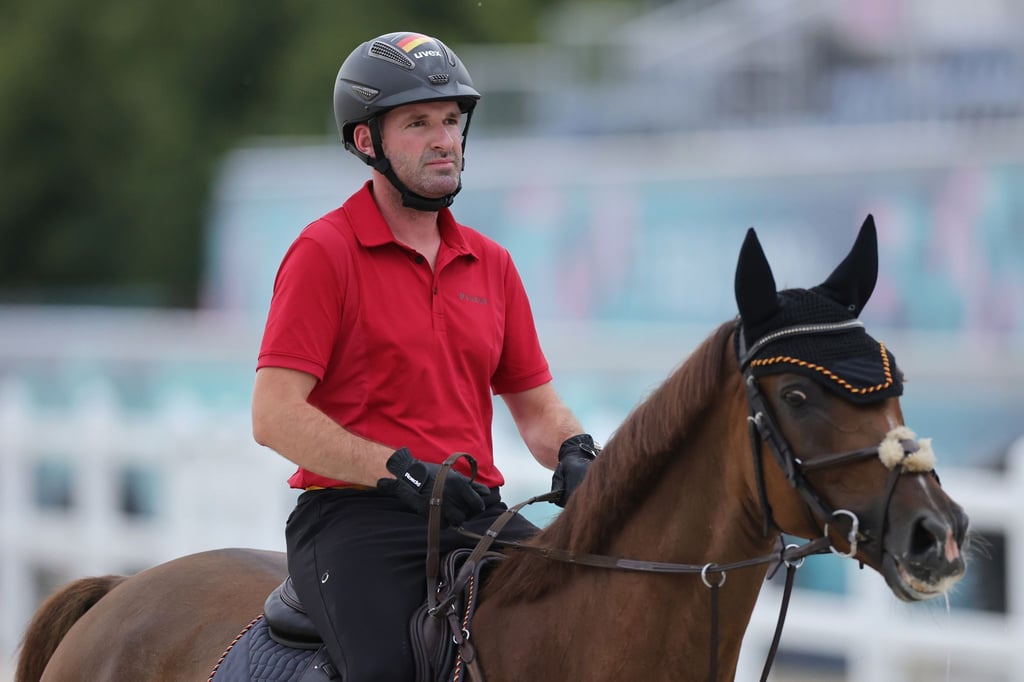 Philipp Weishaupt sorgt sich um Mitarbeiterinnen und Pferde in Katar. (Archivbild)