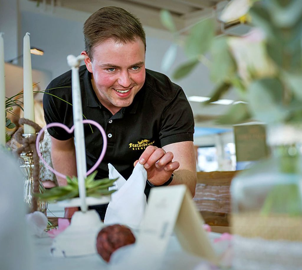 Die Festscheune Sieglitz präsentierte einen schön gedeckten originalen Tisch des Hauses. Sascha Lippert arbeitet dort gelegentlich und weiß, worauf es ankommt.