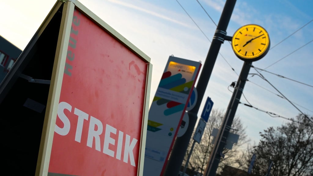 Am Montag soll der ÖPNV in Halle mit Betriebsbeginn wieder rollen. (Archivfoto)