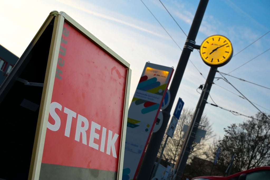 Am Montag soll der ÖPNV in Halle mit Betriebsbeginn wieder rollen. (Archivfoto)