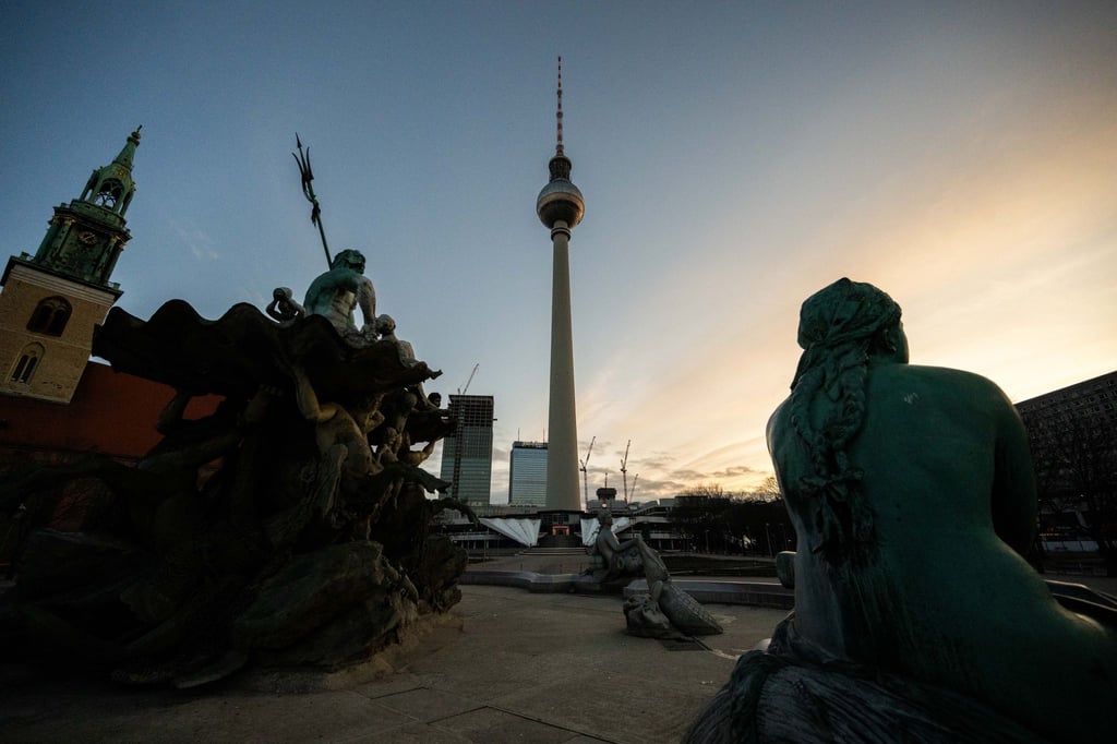 Mildes Wetter lockt heute viele Menschen nach draußen – morgens kann es regional trotzdem noch frostig werden.
