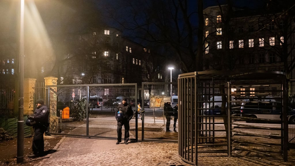 Nach langen Debatten und Protesten wurde der Görlitzer Park in Kreuzberg erstmals nachts geschlossen.