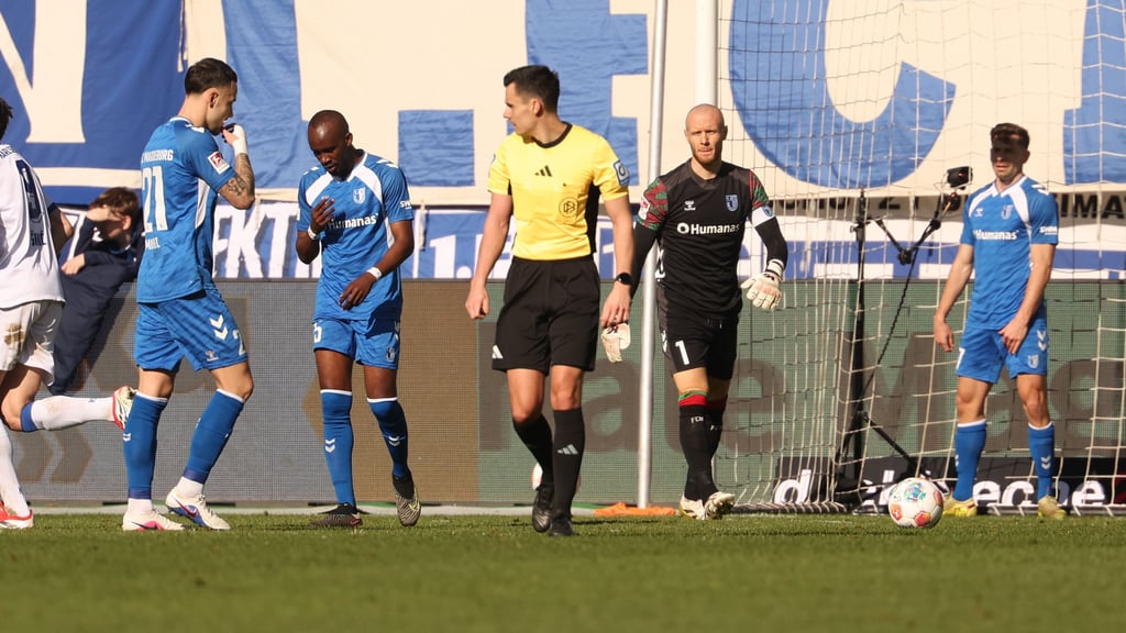 Für Dominik Reimann und den 1. FC Magdeburg fielen die Gegentore gegen den KSC einmal mehr zu einfach.