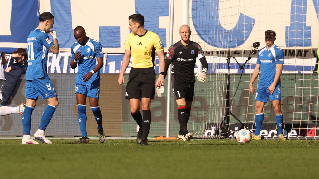 Für Dominik Reimann und den 1. FC Magdeburg fielen die Gegentore gegen den KSC einmal mehr zu einfach.