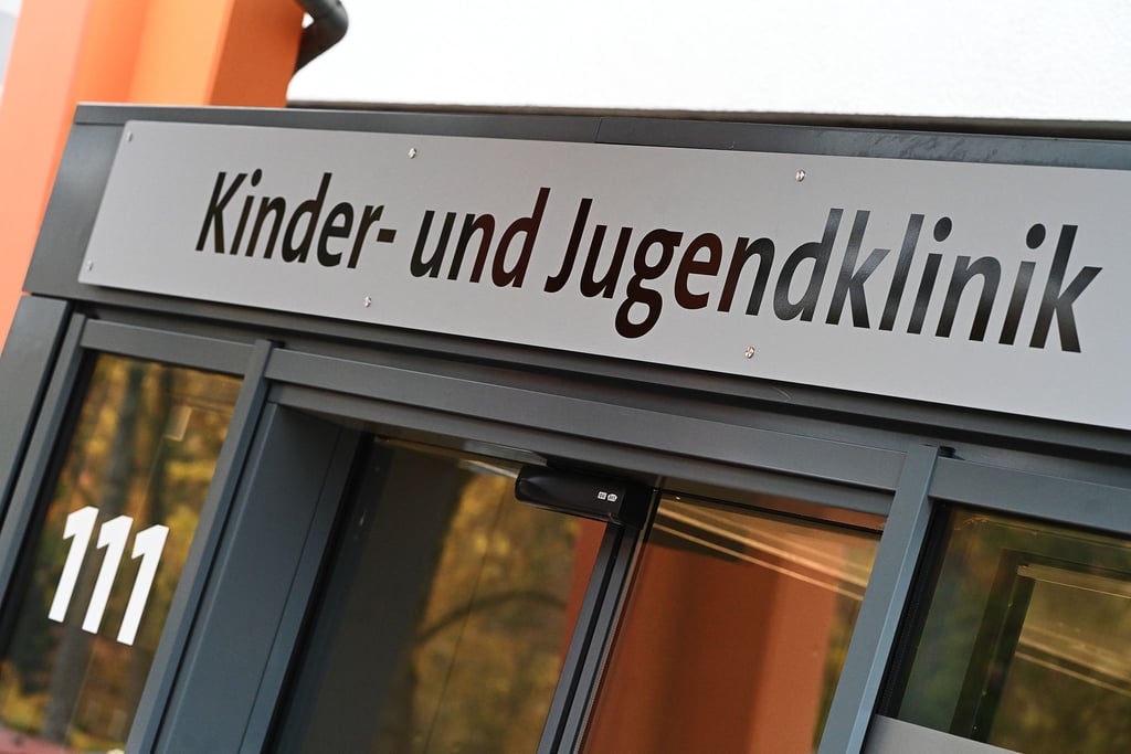 Die Kinder- und Jugendpsychiatrie sieht sich mit mehr fehlen von Transidentität konfrontiert - Jugendlichen fühlen sich dabei im Körper des anderen Geschlechtes (Symbolbild).