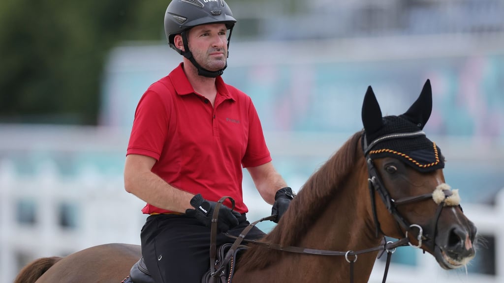 Philipp Weishaupt sorgt sich um Mitarbeiterinnen und Pferde in Katar. (Archivbild)