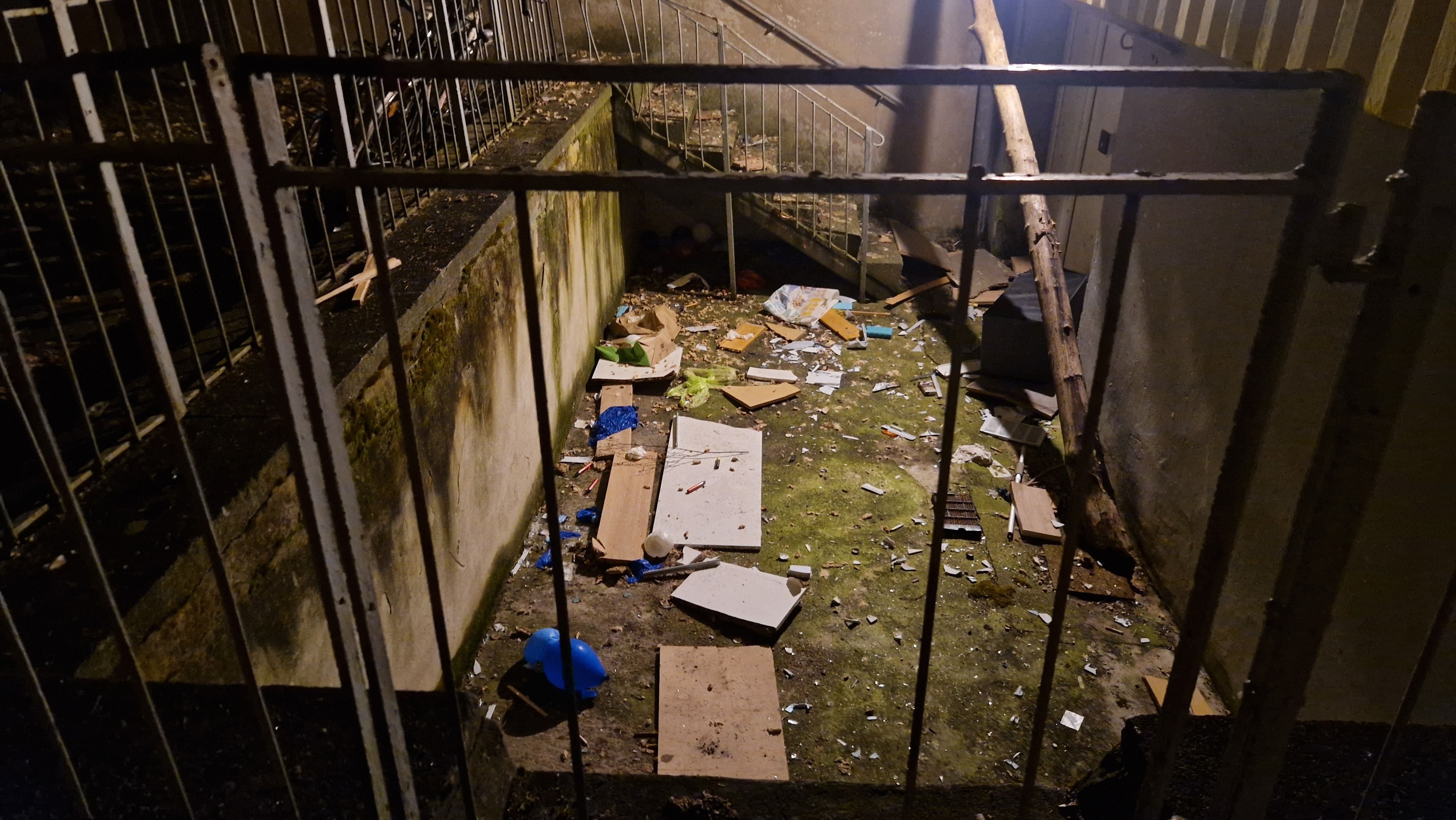 Wohnen in Halle-Neustadt: Ärger mit neuen Mietern - erneut versinkt ein Wohnblock in Halle-Neustadt im Müll