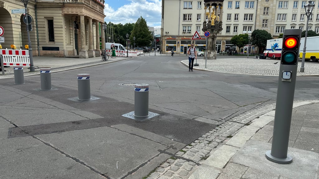 Diese Poller-Anlage am Alten Markt in Magdeburg ist nicht stabil genug.