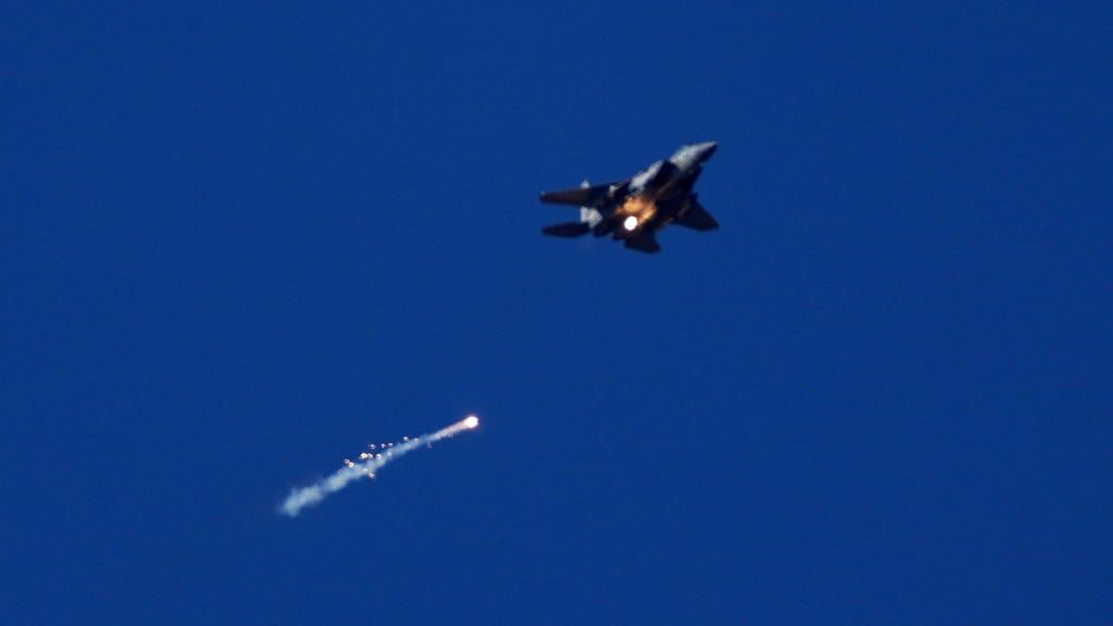 Israels Luftwaffe hat nach Angaben der Armee weitere Raketenstellungen im Iran angegriffen. (Archivbild)