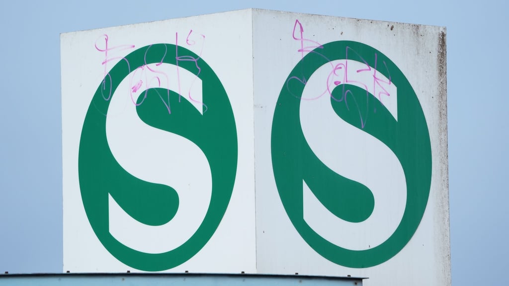 Wegen Bauarbeiten fahren mehrere Berliner S-Bahn-Linien nur eingeschränkt, Busse ersetzen Züge. (Symbolbild)