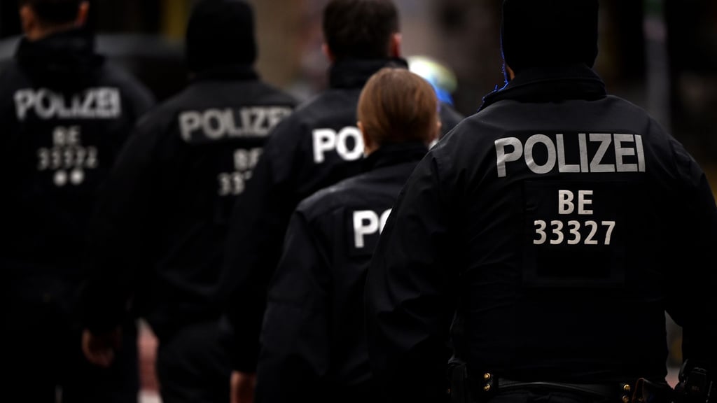 „Angesichts der aktuellen Entwicklungen im Nahen Osten beobachten wir die Lage sehr genau und stehen in engem Austausch mit den zuständigen Sicherheitsbehörden“, schreibt die Berliner Polizei auf X. (Symbolbild)