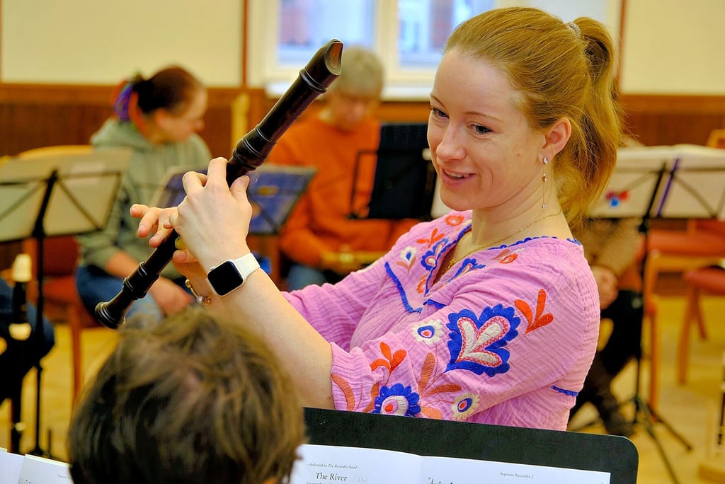 Der Fli-Fla-Flötenkreis der evangelischen Kirchengemeinde Gardelegen hatte sich für ein Wochenendseminar professionelle Hilfe geholt: die gebürtige Ungarin Petra Zámbó. 