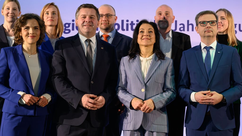 Auf der regionalpolitischen Jahrestagung diskutieren Vertreter aus Politik, Wirtschaft und Wissenschaft über Strukturwandel, bezahlbare Energie und neue Wachstumsfelder für Sachsen-Anhalt.