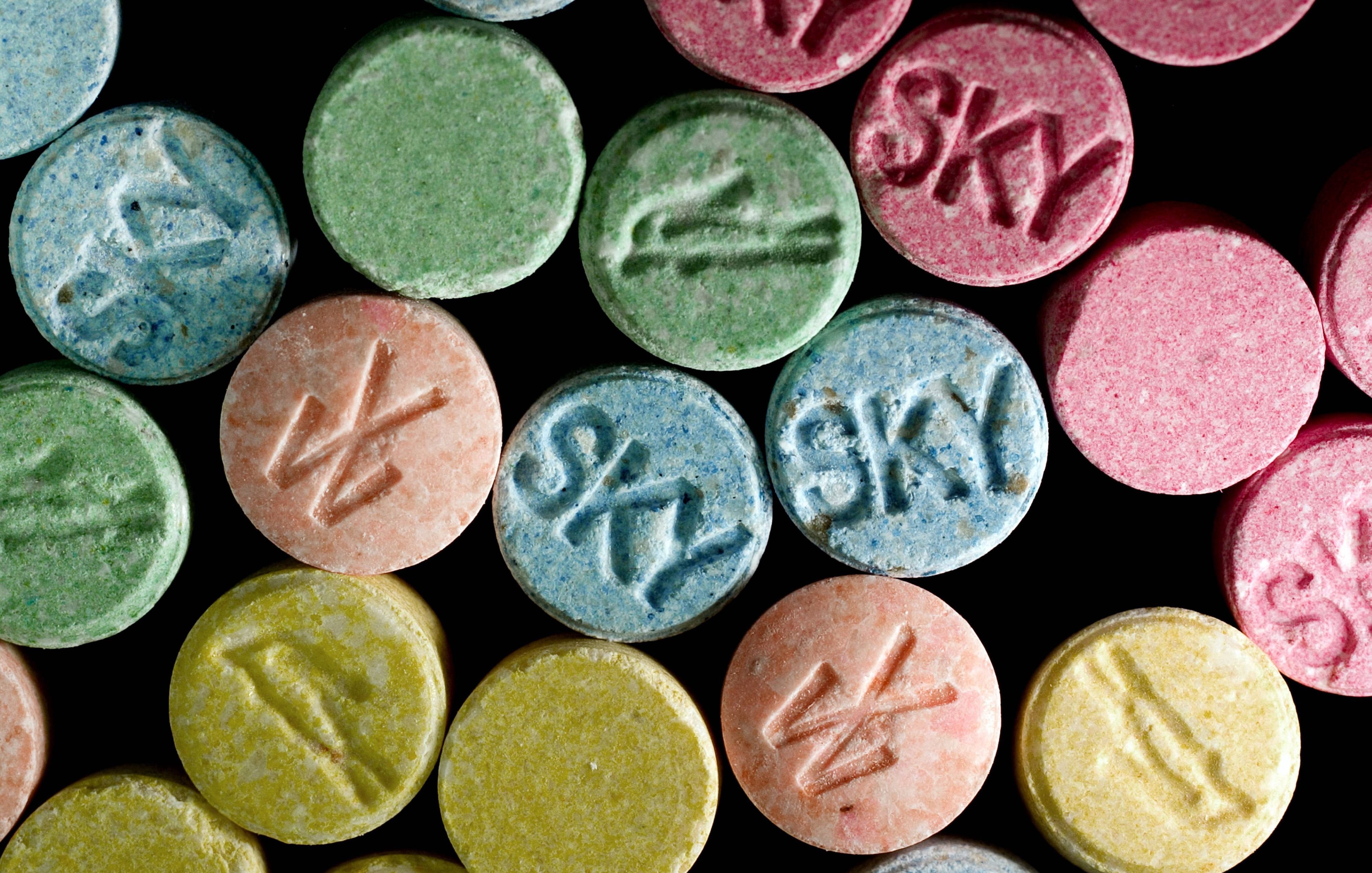 Vom Dealer in die U-Haft: Drogenfund in Hohenwarsleben: Fahrer mit mehreren Substanzen und Waffen gestoppt