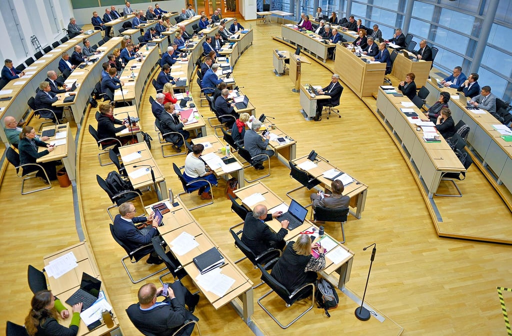 Im Landtag von Sachsen-Anhalt hat sich eine große Mehrheit von CDU bis Linken auf grundlegende Reformen im Parlament verständigt.