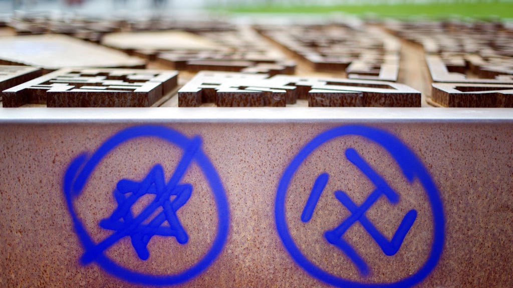 Straftaten gegen Jüdinnen und Juden dürfen aus Sicht des Beauftragten gegen Antisemitismus nicht als Randphänomen gesehen werden. (Symbolbild)