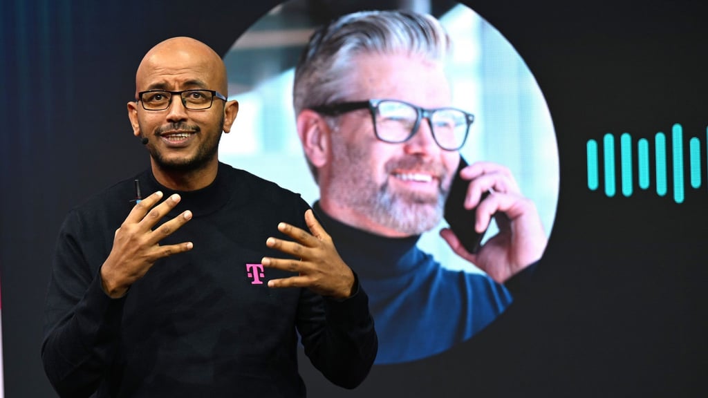 Telekom-Technologievorstand Abdu Mudesir möchte bald loslegen mit dem KI-Assistenten.