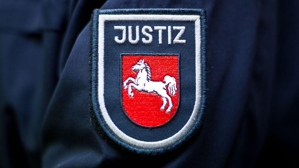 Der Verdächtige kam nach dem Angriff im VW-Werk in Untersuchungshaft. (Symbolbild)