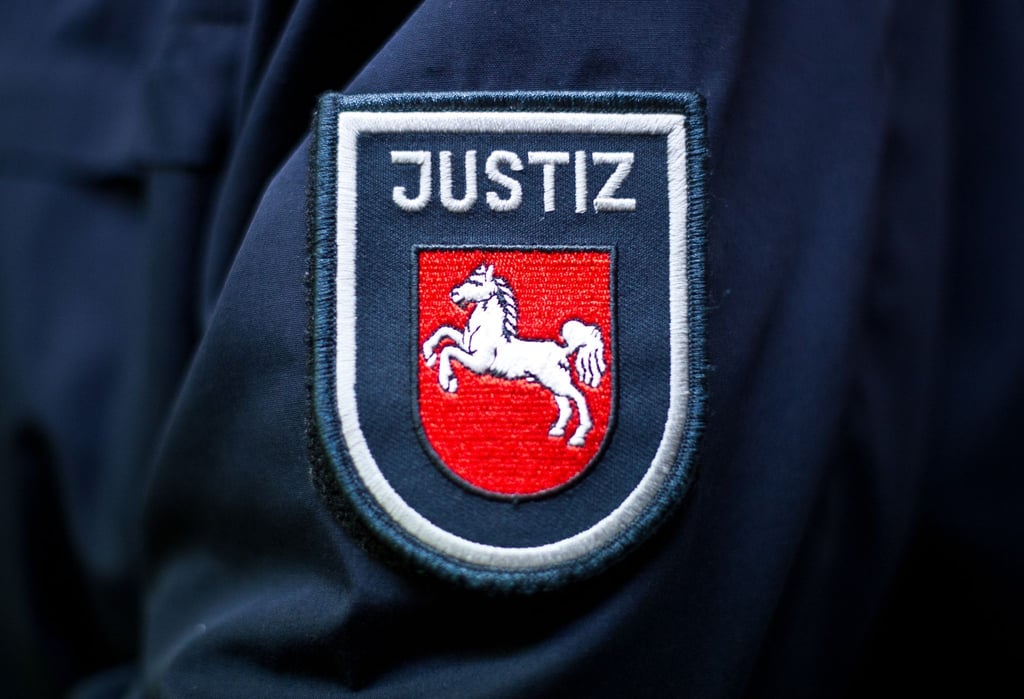 Der Verdächtige kam nach dem Angriff im VW-Werk in Untersuchungshaft. (Symbolbild)