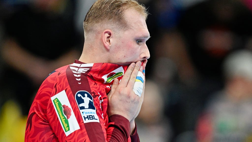 Ein Punktabzug würde die Löwen um Nationaltorhüter David Späth hart treffen. (Archivbild)