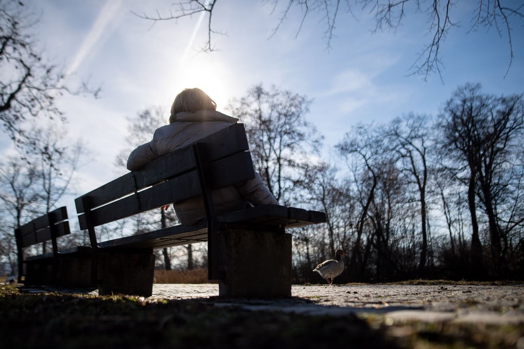 Frühjahrssonne nicht unterschätzen: Auch bei kühlen Temperaturen kann die UV-Strahlung stark sein und Schutz erfordern.