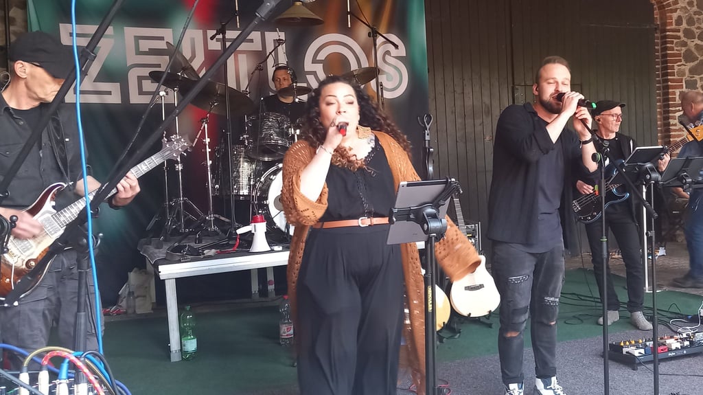 Die Band „Zeitlos" spielt beim Jubiläum in Seehausen auf.