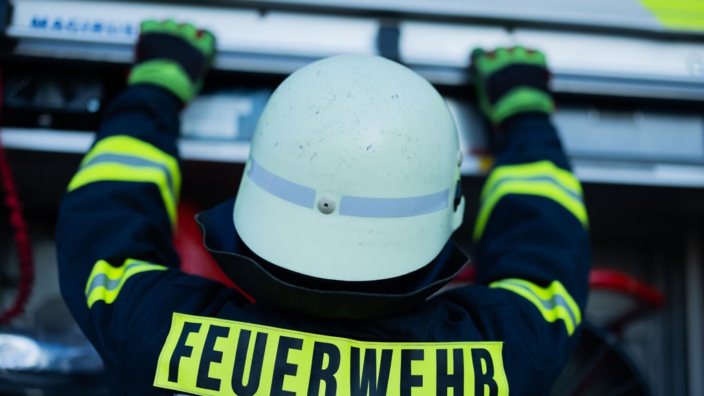Die Feuerwehr war in Dessau doppelt im Einsatz. 
