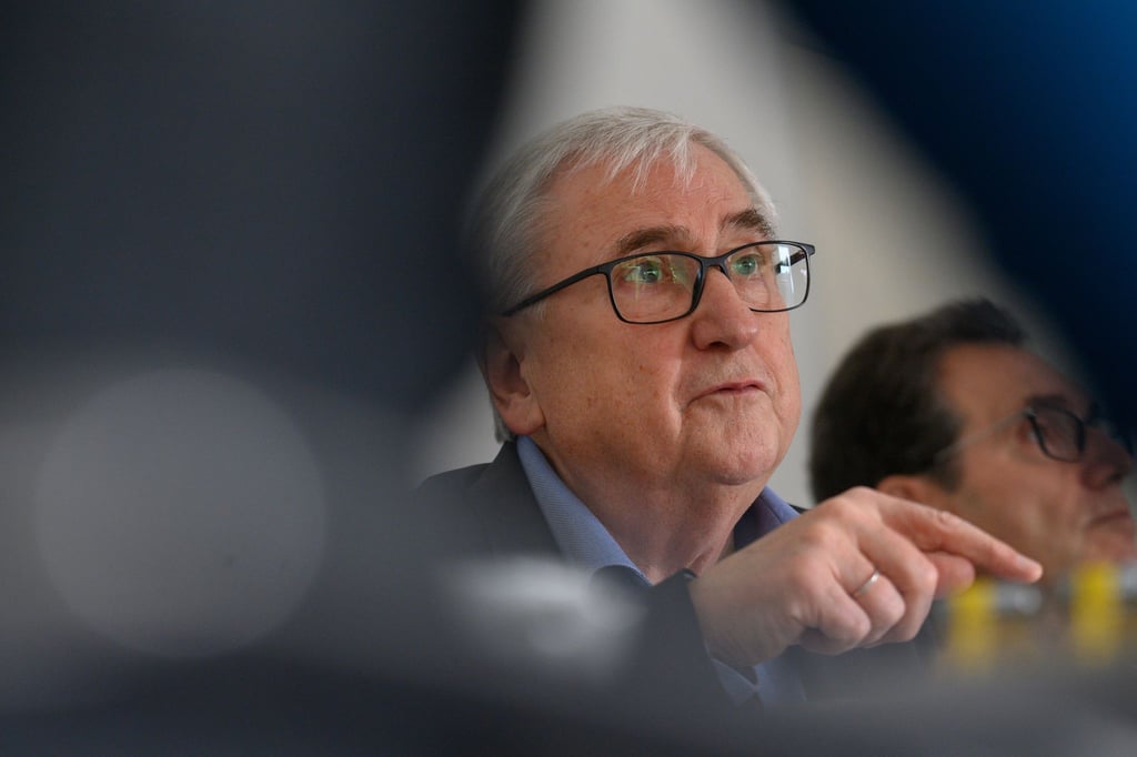 Finanzminister Michael Richter (CDU) drängt auf eine engere Zusammenarbeit der beiden Universitätskliniken in Sachsen-Anhalt. (Archivbild)